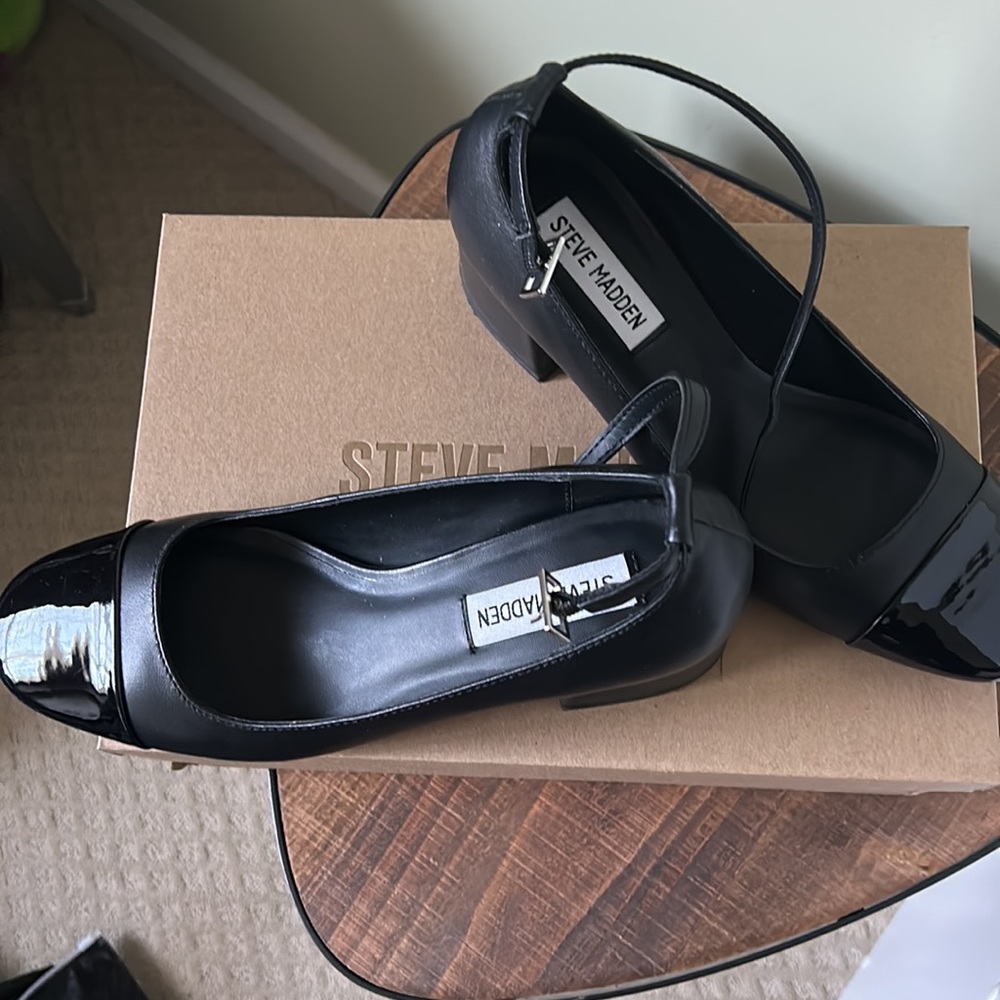 Steve Madden Leather Shoe